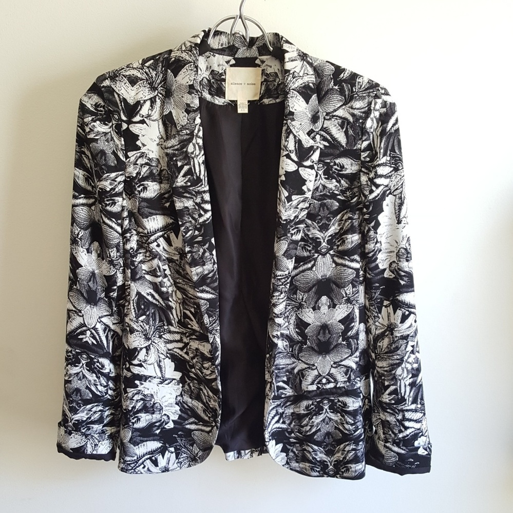 Lightweight floral blazer